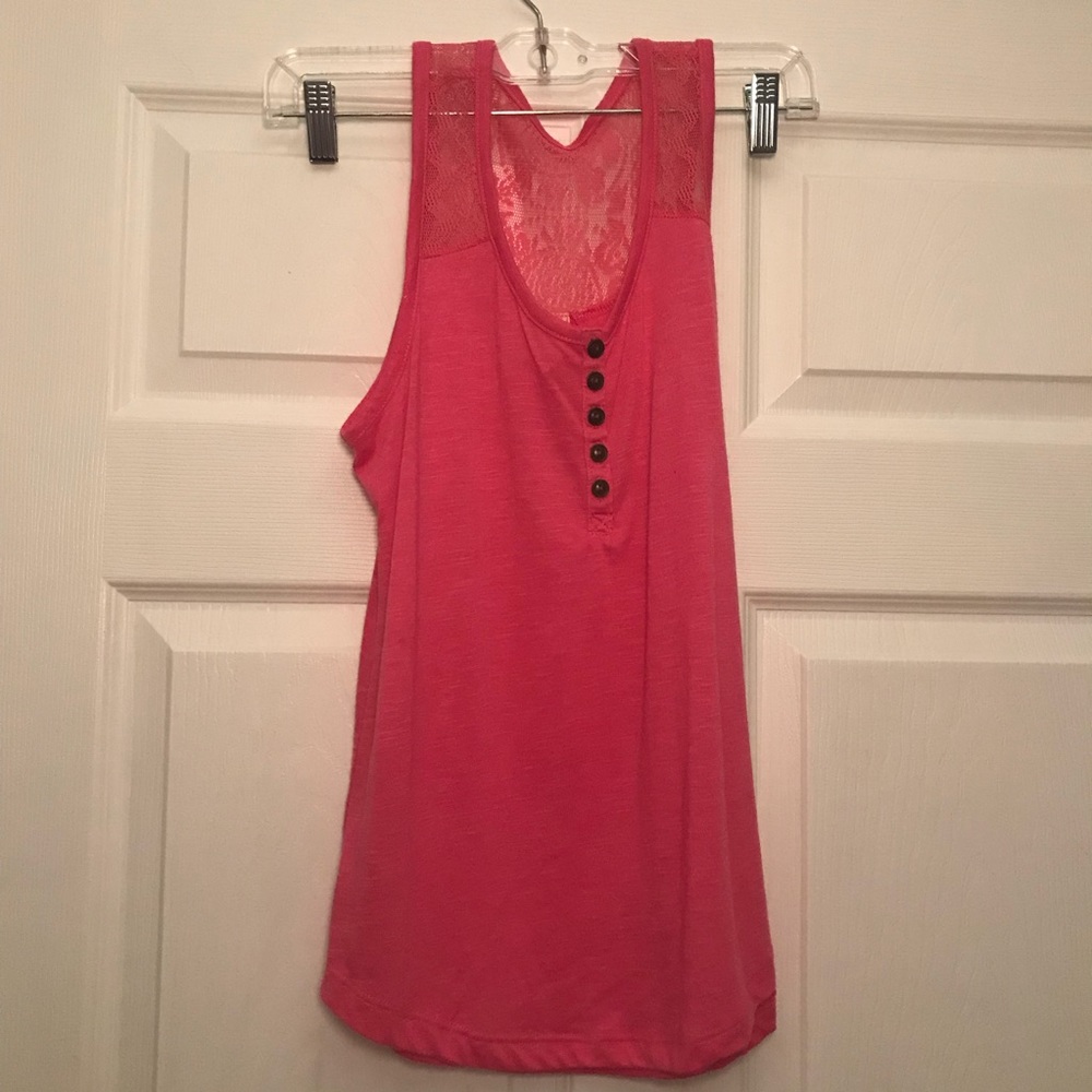 pink tank top